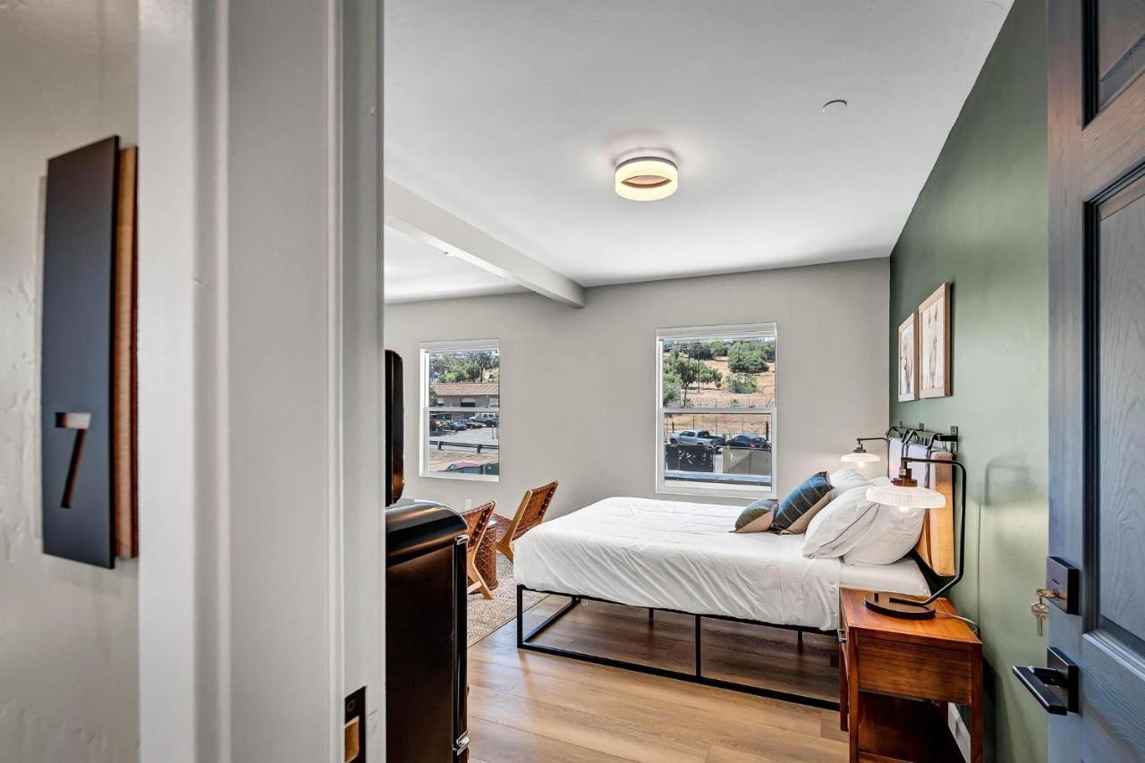 Single Bedroom - Queen Size. Heart Of Downtown ビスタ エクステリア 写真